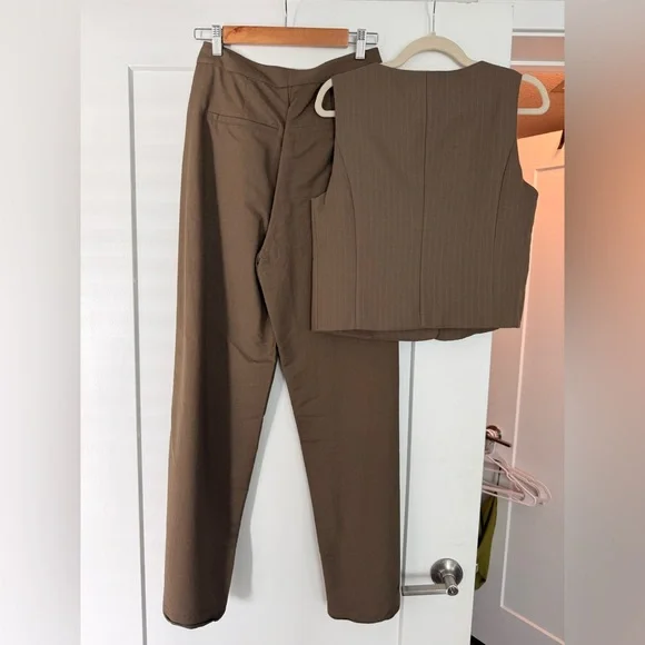 WeWoreWhat Scoop Tailored Vest & Pant Set - Picture 9 of 15